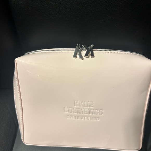 Kylie Cosmetics - Picture 3 of 3